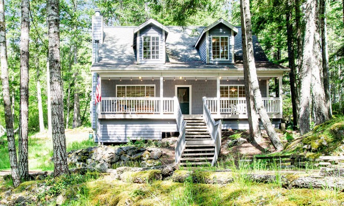 Rosario House | Dreamy Retreat in the Woods W/Firepit, Fireplace, Free WiFi, Large Deck & More