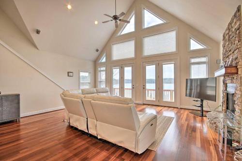Winnsboro House | Dreamy Ridgeway Home with Grill on Lake Wateree!
