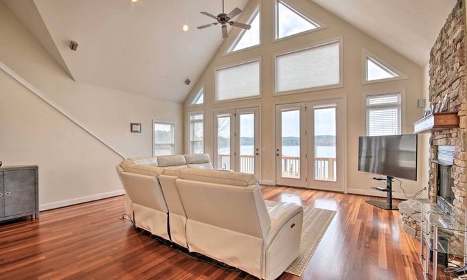 Winnsboro House | Dreamy Ridgeway Home w/Grill on Lake Wateree!