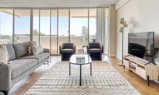 Central San Mateo Apartment | Dreamy San Mateo 2BR w/ W/D, BBQ & Pool, near Caltrain, by Blueground