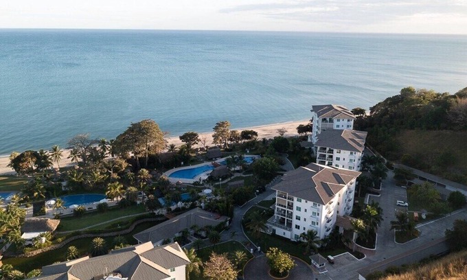 Playa Blanca Villa | Dreamy Villa with 3 bdr + 3.5 bthr next to the lake + Beach club access
