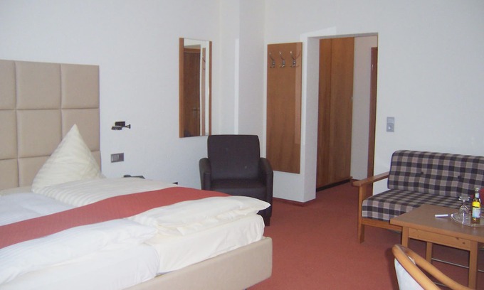 Kell am See Hotel | Dreibettzimmer - Hotel-Restaurant Zur Post