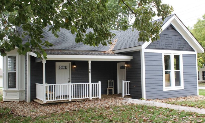 Pleasant Hill Villa | Drew's Den in Historic Downtown Pleasant Hill, MO