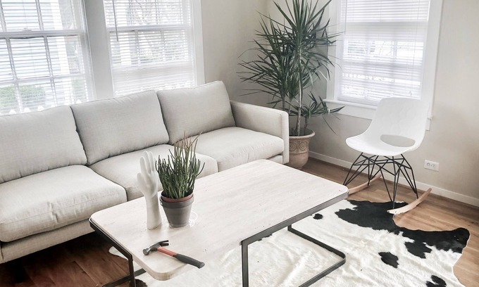 Uptown House | Driem House | Chic Uptown bungalow with yard