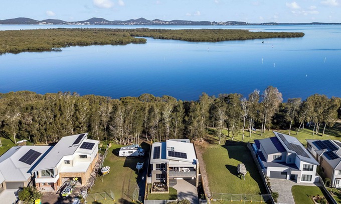 Tea Gardens House | 🐚 Drift at Tea Gardens | 🛌 Sleeps 14 | 🐾 Pet friendly | ⛳ Golf | 🐬🦅🦘🐨 |