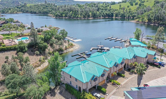 Copperopolis House | Drifters Wake & Wine Getaway