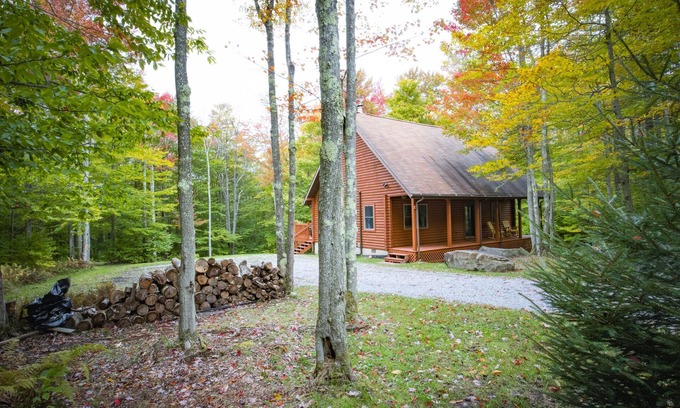 Timberline Cabin | Driftland Cabin – sauna, hot tub, pizza oven, kayak