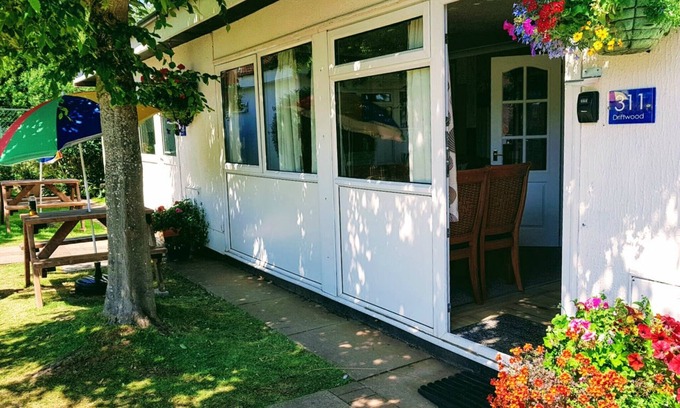 Dawlish Warren Ski Chalet | Driftwood, 2 Bedroom Chalet on the 4* Welcome Holiday Park, Dawlish Warren