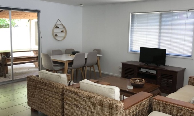 Brisbane Waterfront House | Driftwood Beach Holiday House -Coochiemudlo Island