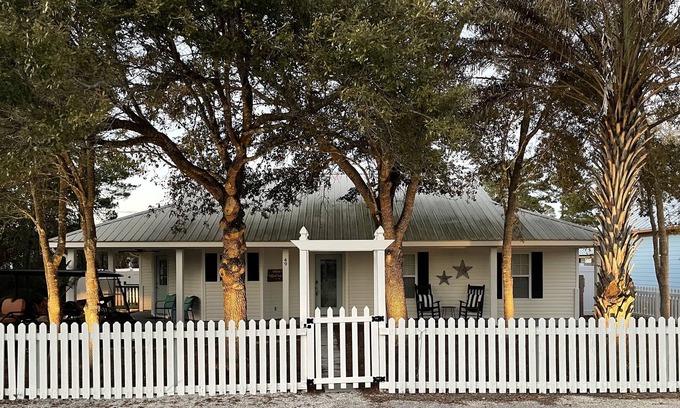 Gulfview Heights House | Driftwood Beach Escape (Private Pool & 6 Seater Golf Cart)