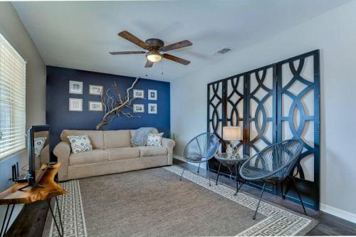 Tampa Apartment | Driftwood Castle Urban Oasis with Firepit near Convention Center and Amalie Arena, Room for 6