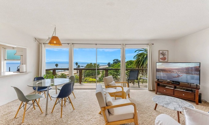 Summerland House | Driftwood Club - Oceanview 2bedroom on Lillie Ave!