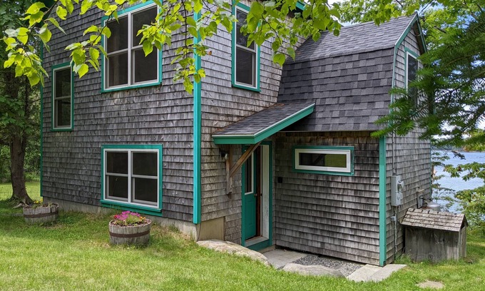 Brooksville Cabin | Driftwood Cottage; cozy oceanfront, 2 Kayaks, Wood Stove, Porch, Sunsets.