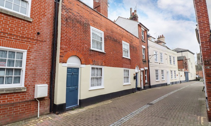 Harwich Cottage | DRIFTWOOD COTTAGE, family friendly, with a garden in Harwich