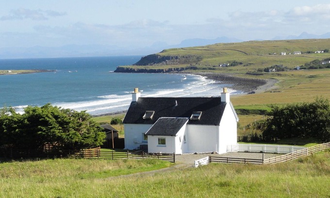 Digg Cottage | Driftwood Cottage Skye, 2 bedroom , Spectacular Seaview, close to Quiraing
