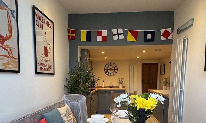 Cowes Ski Chalet | Driftwood House