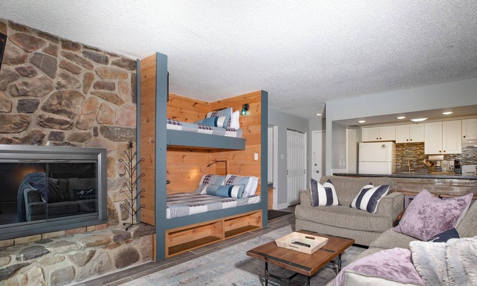 Mount Jackson Condo | Driftwood Lodge (#224) | Ski/MTB/Golf | Awesome mountain views | Super cool bunk beds!