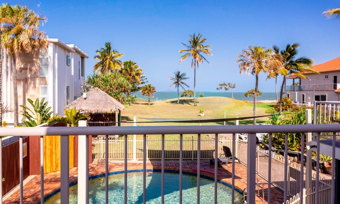 Yeppoon Apartment | Driftwood on the Beach - Sea View Unit 9