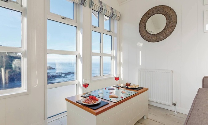 Hele Ski Chalet | Driftwood Premier Sea View Cabin