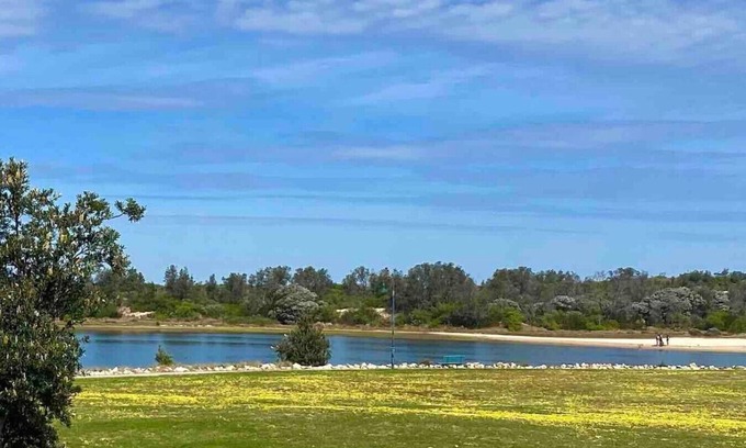 Lakes Entrance House | Driftwood Townhouse - Waterfront-Central Location
