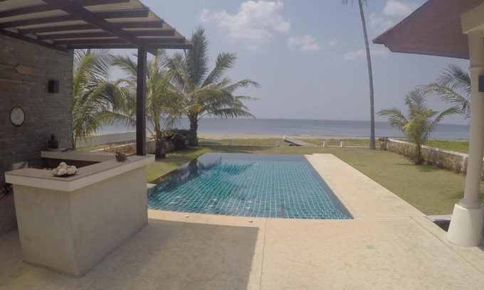 Talingchan Villa | Driftwood Villa