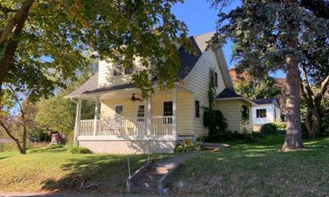 Montfort House | Driiftless Cottage