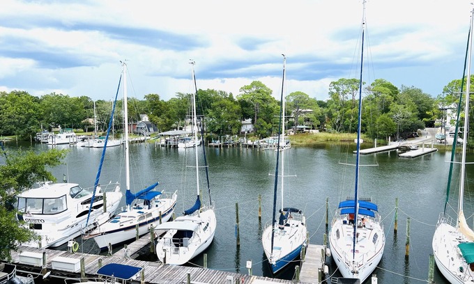 Niceville Apartment | Drop Anchor Cozy Winter Getaway