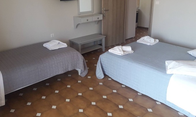Mavrovouni Apartment | Drossia # 1 - One Bedroom Apartment, Sleeps 5
