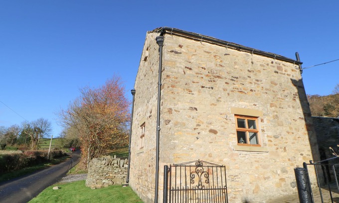 Wolsingham Cottage | DROVER'S COTTAGE, pet friendly, with a garden in Wolsingham