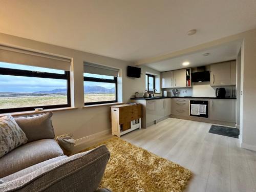 Grogarry Ski Chalet | Druidibeg Cabin, Loch Druidibeg, Isle of South Uist
