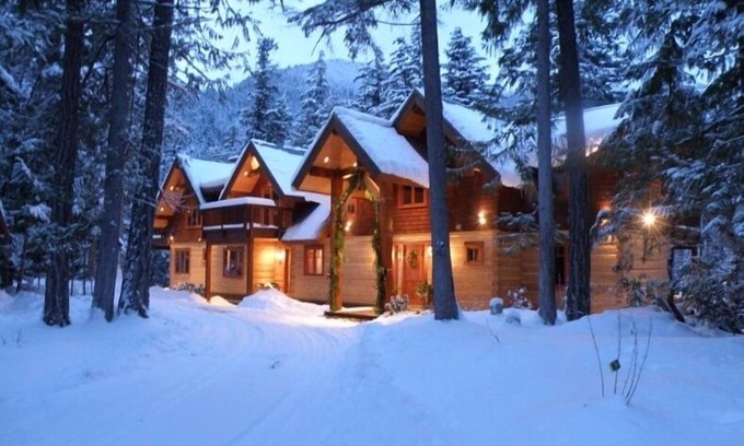 D'Arcy Cabin | Drumkeeran House - Magnificent Lakefront and Mountain Log Lodge - 5 Star Luxury