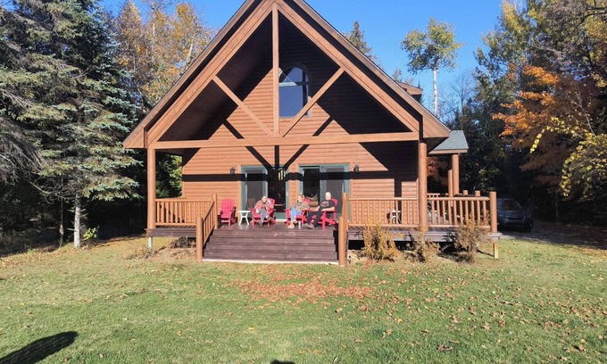 Drummond Cabin | Drummond Island Hotel & Vacation Homes - Pond Cabin 8