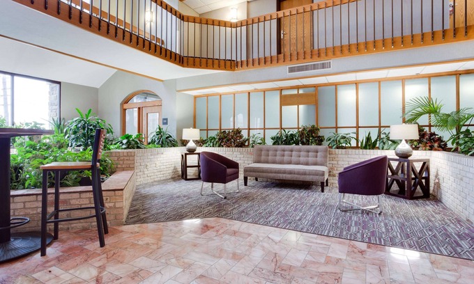 Crownhill Park Hotel | Drury Plaza Hotel San Antonio Airport