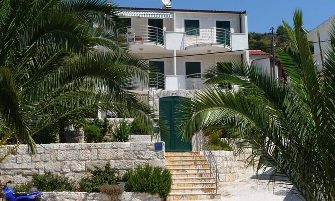 Veliki Drvenik Apartment | Drvenik island is a beautiful island in Trogir archipelagos
