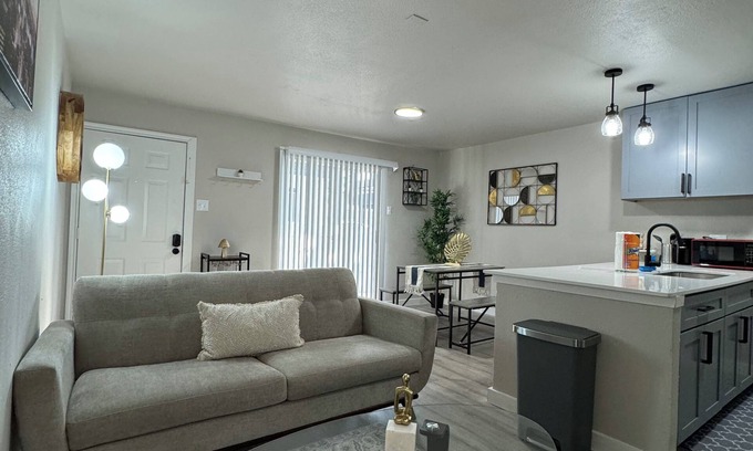 Park Central Apartment | DT Dallas Chic 1BD APT