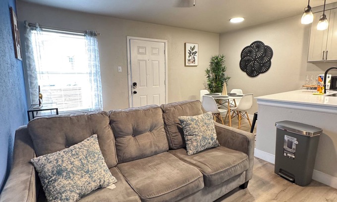 Park Central Apartment | DT Dallas COZY Urban Escape 1BD 1BA Apt