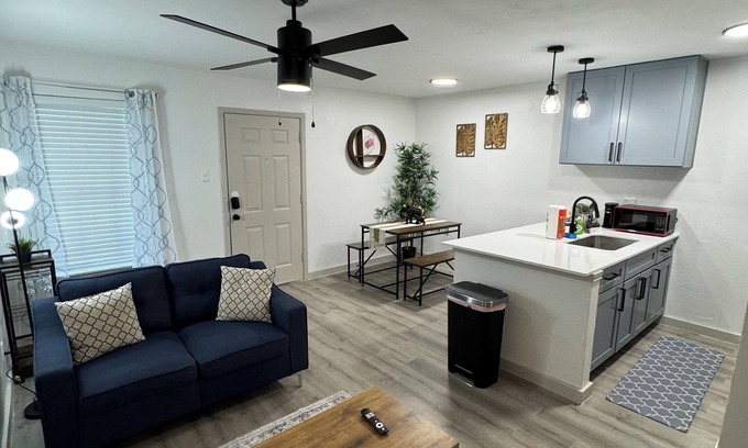 Park Central Apartment | DT Dallas Luxe Stay 1BD Apt