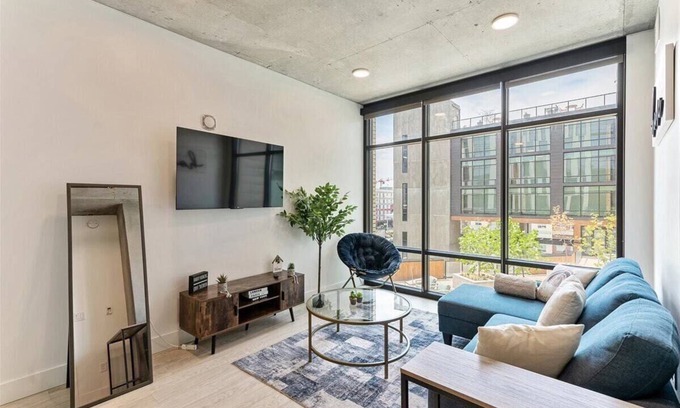 Rio Grande Apartment | DT SLC - King Bed- Rooftop Pool-HotTub