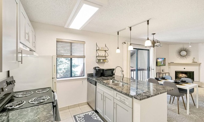 Englewood Condo | DTC Apartment! Perfect for Your Extended Stay!