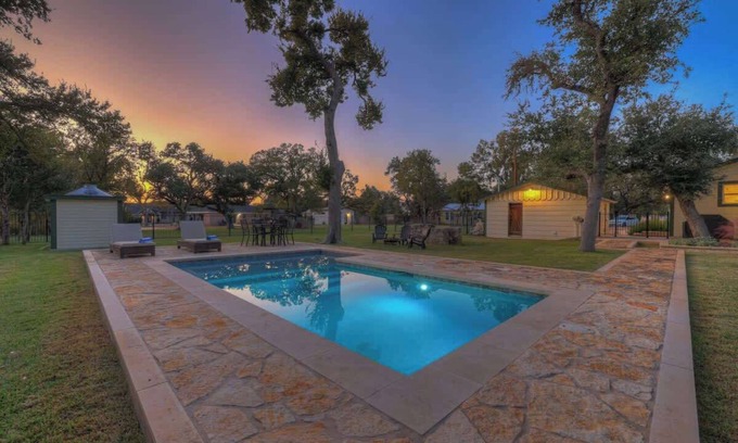 Dripping Springs House | Dtown Drippin With New Pool!