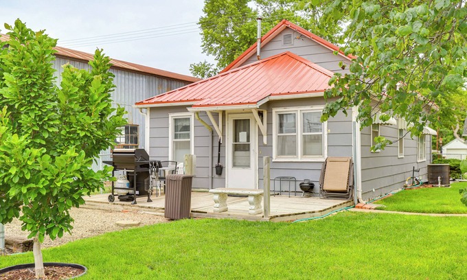 Belleville House | Dtwn Belleville Home w/Yard < 1 Mi to High Banks