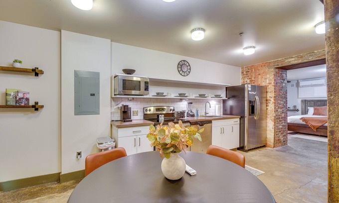 Knoxville Apartment | Dtwn Knoxville Studio Half-Mi to Market Square!