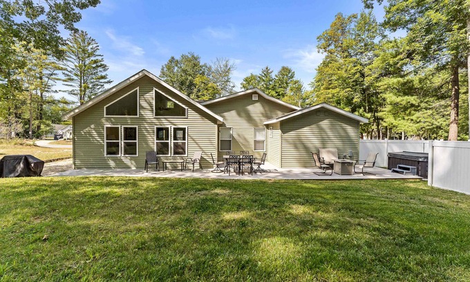 Kendall House | Dual Home: Lakefront, Big Yard, Hot Tub, Fire Pit