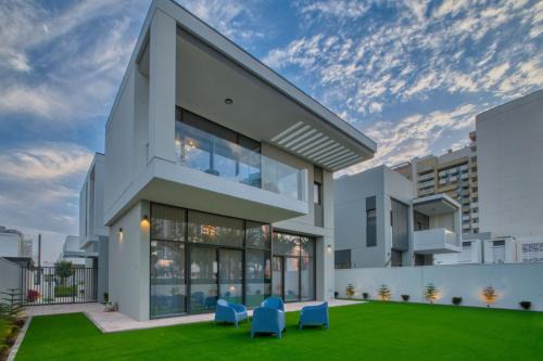 Discovery Gardens Villa | Dubai Luxury 4BR Villa in Murooj Al Furjan