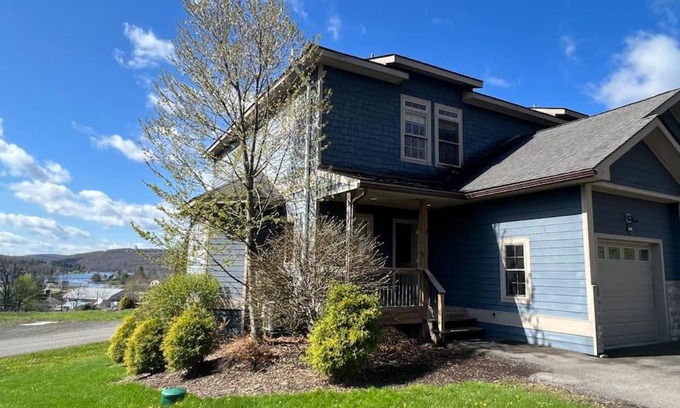 McHenry House | Dubla Vedere - Lake View - Hot Tub - Fire Pit - Sleeps 9