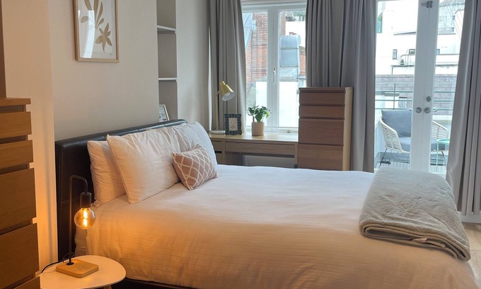 City Centre Dublin Apartment | Dublin City Cultural Quarter Convenience for Work & Travel