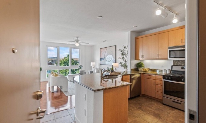 Dublin Condo | DUBLIN CONDO - LOTS OF NATURAL LIGHT, WALKING DISTANCE FROM BART, PET FRIENDLY
