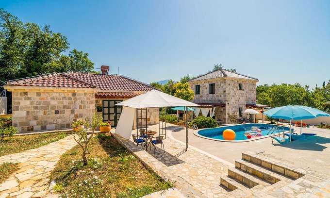 Mocici Ski Chalet | Dubrovnik Chalets - Two charming stone houses with private pool