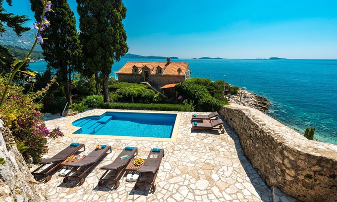 Mlini Villa | Dubrovnik's exclusive 16th century seaside villa with swimming pool