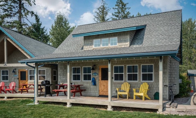 Dover Bay House | Duck N' Work - Lakefront Beach Bungalow